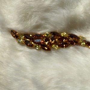 VINTAGE AMBER TONED N PERIDOT TONED BROOCH